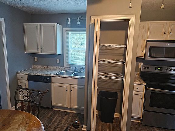 2nd image of 405 Larue St