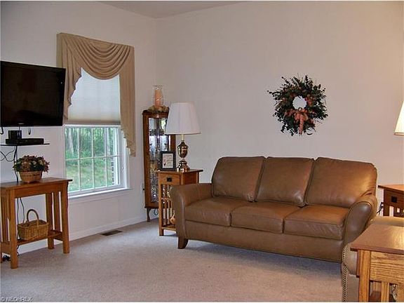 3rd image of 8662 Alexandra Dr #6A