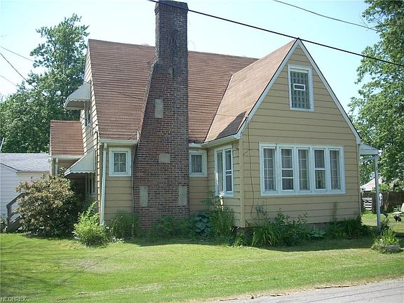 Side facing Linna Dr.