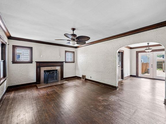 3rd image of 2217 Inglewood Pl