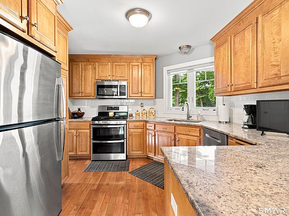 4th image of 15 West Pine Way #5