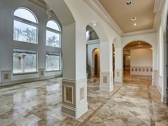 5th image of 410 Royal Lakes Manor Blvd