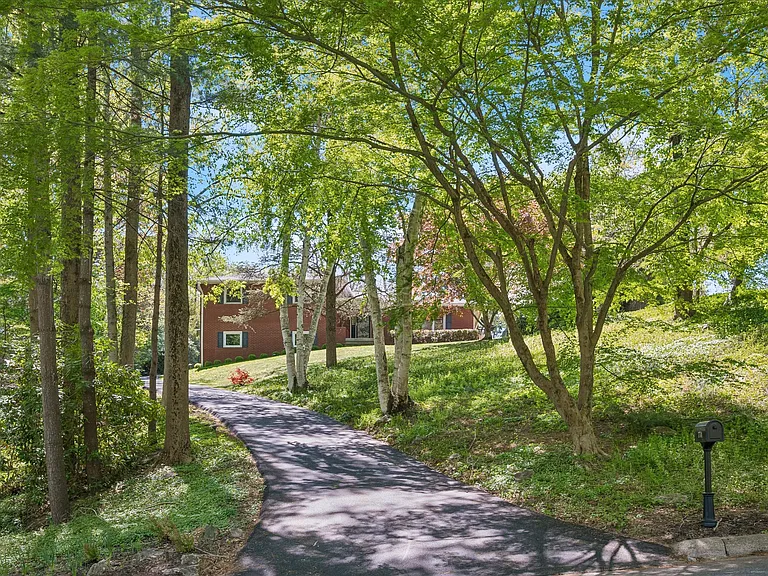 774 Robinhood Rd — Photo 18