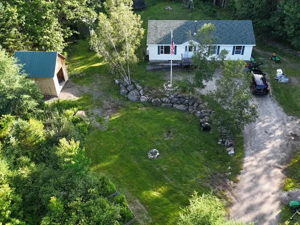 1058 Pleasant Street, Blue Hill, ME 04614