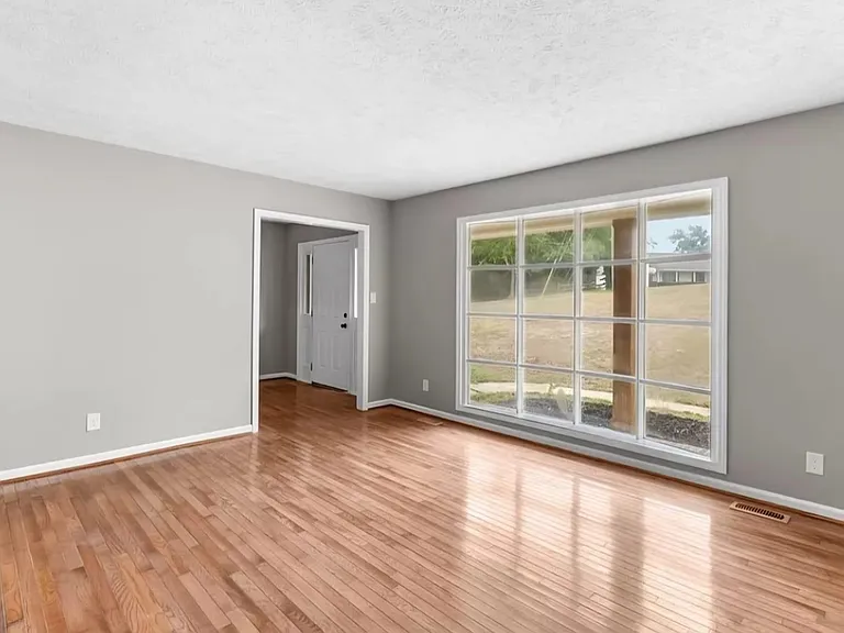 645 Welsh Pl — Photo 5