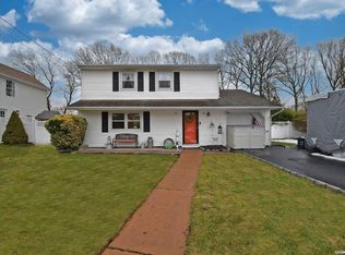355 Randall Rd, Ridge, NY 11961