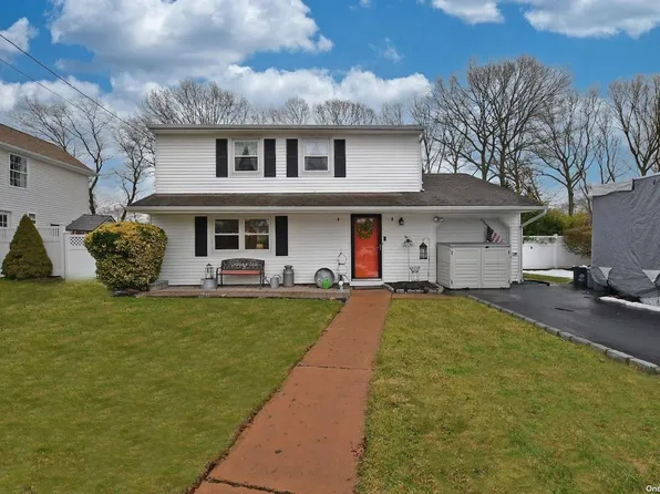 355 Randall Road, Ridge, NY 11961