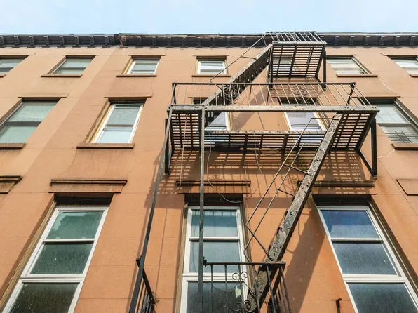 122 Hoyt Street image 3 of 57