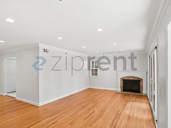 5th image of 1426 Brook Glen Dr