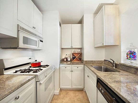 4th image of 311 E 38th St APT 19B