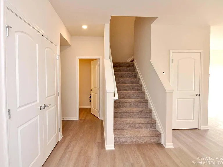 1104 Salt Springs Dr — Photo 4