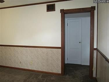 4th image of 18413 Parkmount Ave