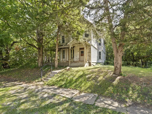 618 Nichols Ave, Nichols, IA 52766