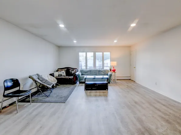 708 Garfield Avenue image 8 of 32