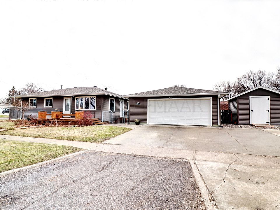 1st image of 701 2nd St E
