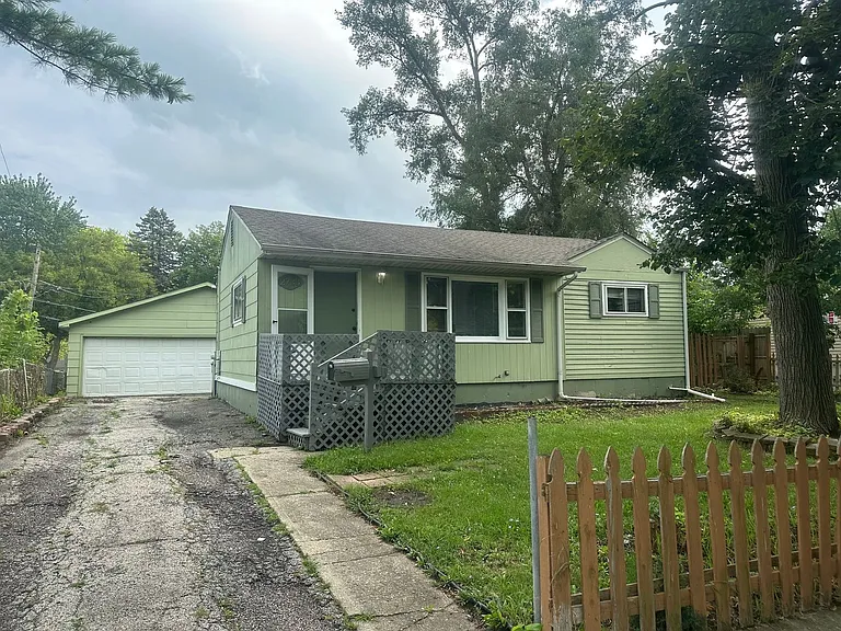 2733 Yeoman St — Photo 1