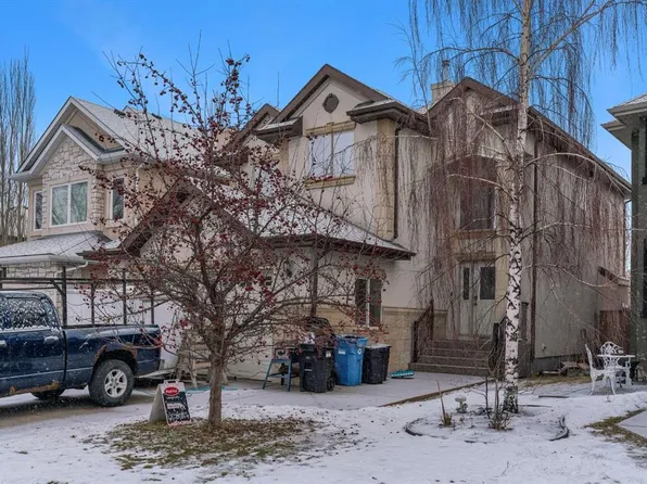 35 NW Cranleigh Dr SE, Calgary, AB T3M 1G7