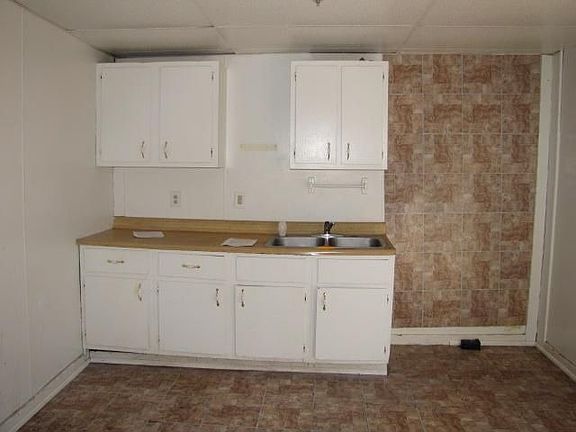 3rd image of 213 Oak Ave
