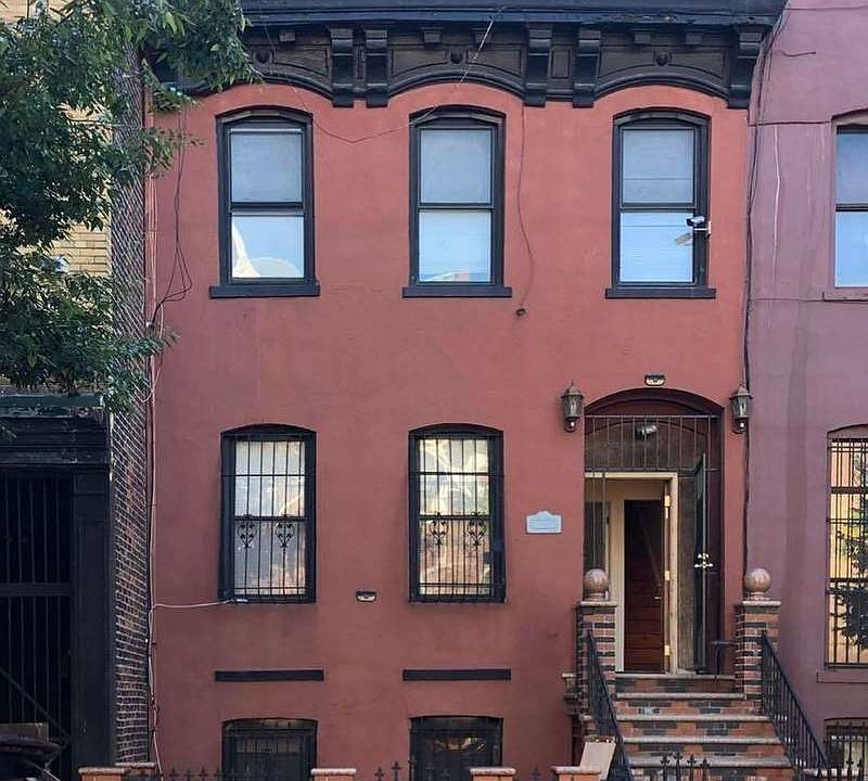 1st image of 118 Madison St #1