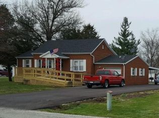 802 W Dewitt St, Pana, IL 62557