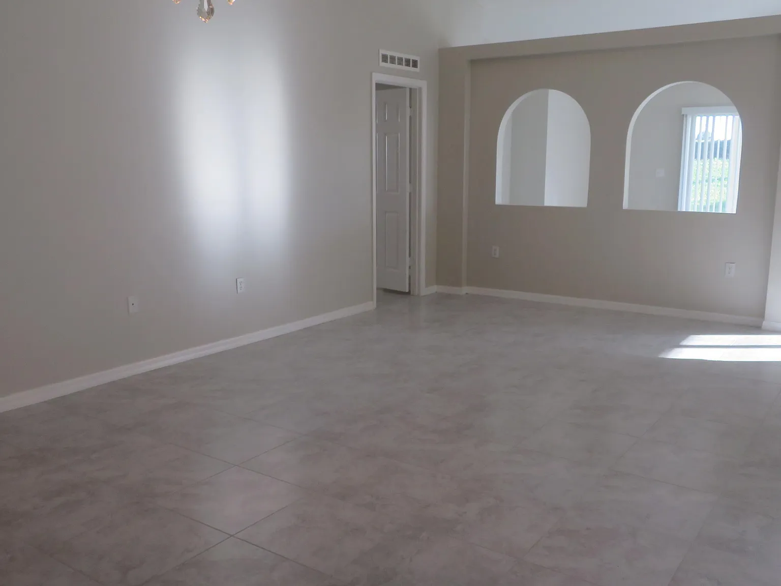 3 bed, 2.0 bath, 1865 sqft, $2,095 — Photo 3