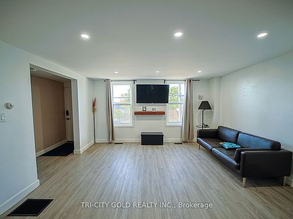 5th image of 53 Buffalo St