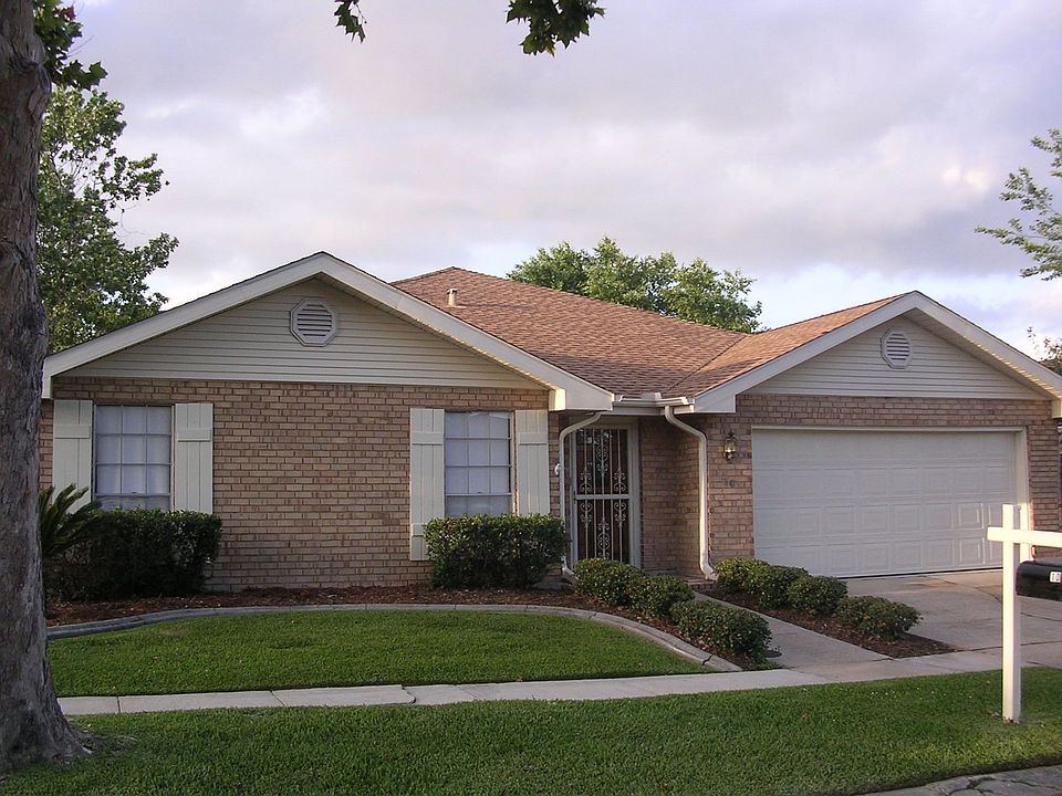 Exterior Front Notice double garage
