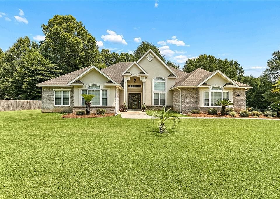 1st image of 701 Fisher Ln
