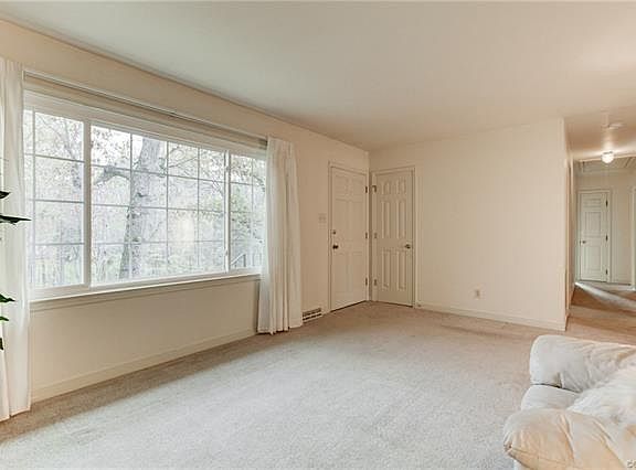 4th image of 720 Clearlake Ct