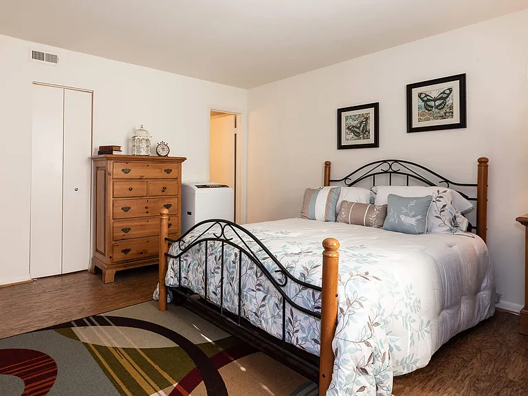 Newport Lake Apartments — Photo 13