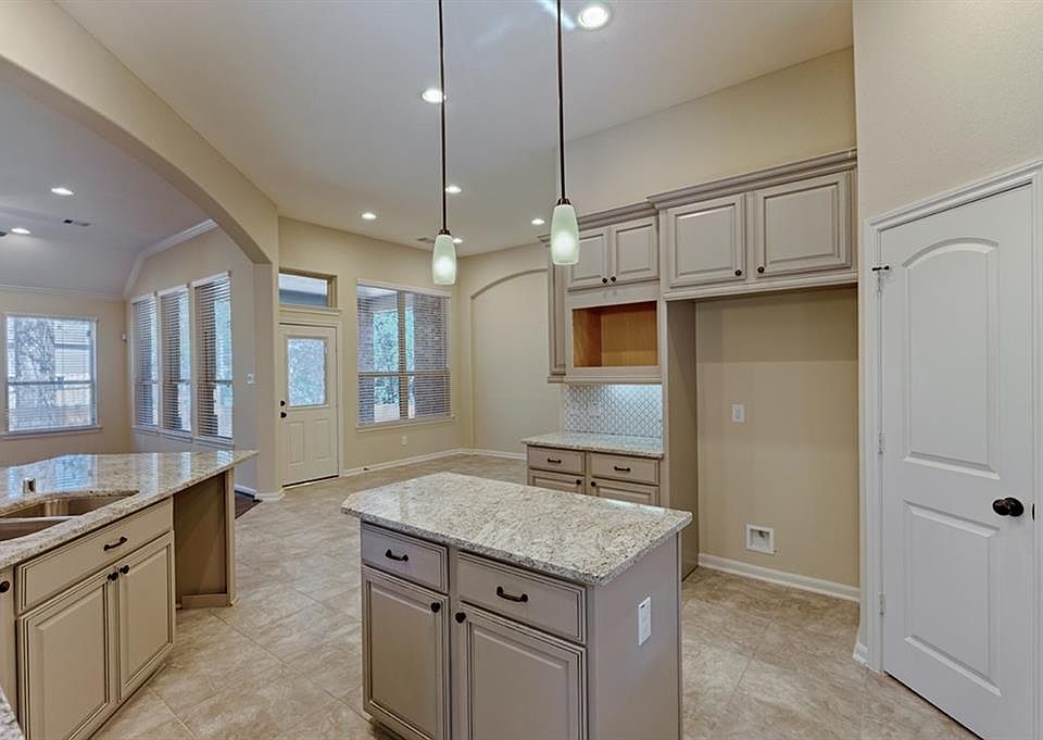 1st image of 300 Capriccio Ln