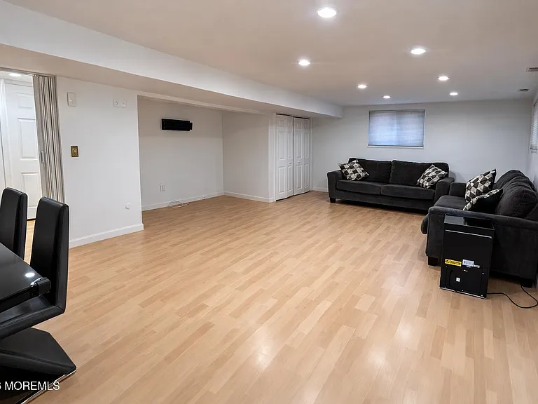 1111 Madison Ave — Photo 15