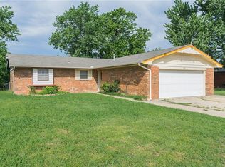813 Eagle Dr, Moore, OK 73160