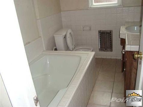 4th image of 22149 Leadwell St