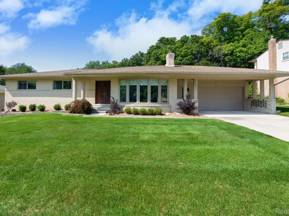 2063 Avoncrest Dr, Rochester Hills, MI 48309