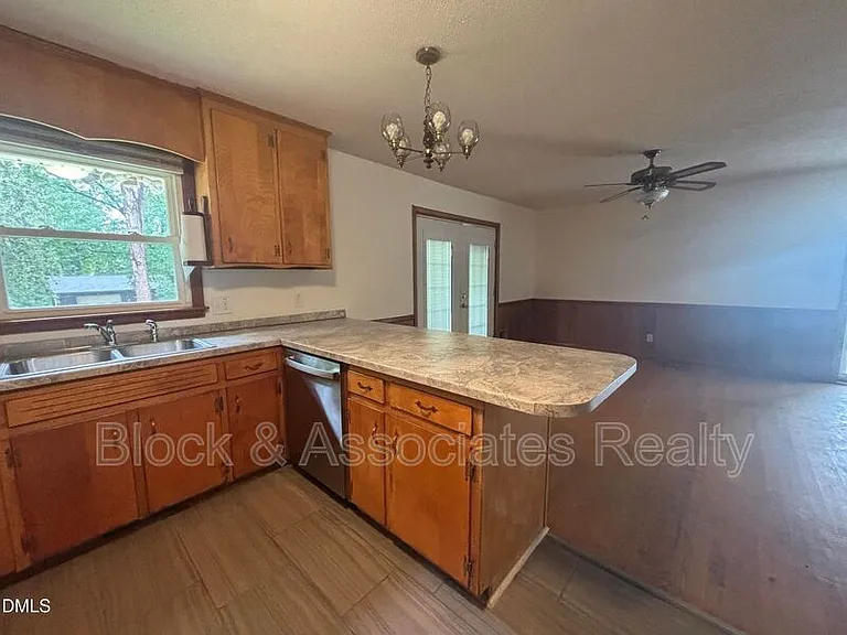3609 Melrose Dr — Photo 18