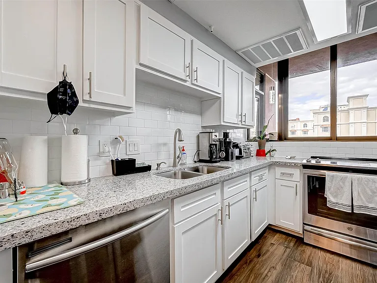 5150 Hidalgo St #402 — Photo 33