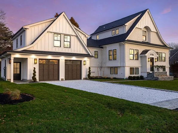 84 Allston Ave, Middletown, RI 02842