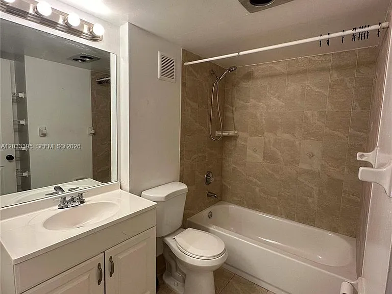 400 Commodore Dr #308 — Photo 7