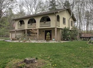 641 Skokorat Rd, Beacon Falls, CT 06403