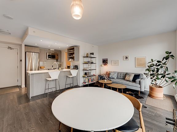 3rd image of 983 Hastings St E #804