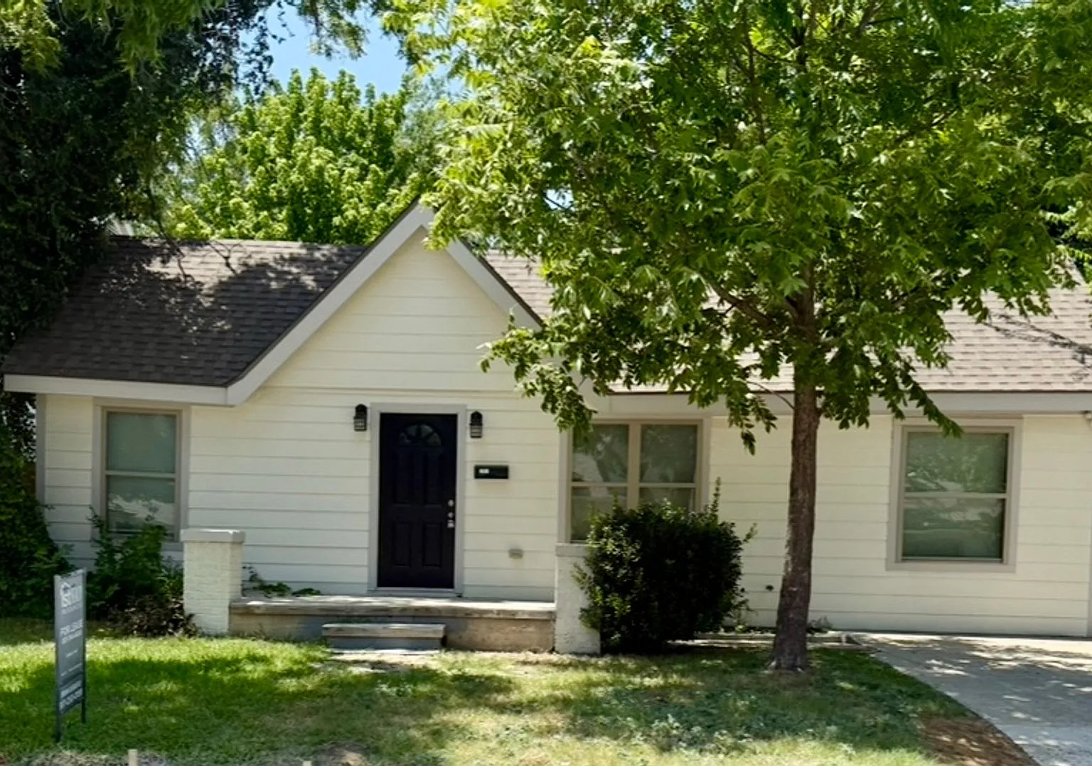 Charming 3 Bedroom/3 Bath Near TCU — Photo 1