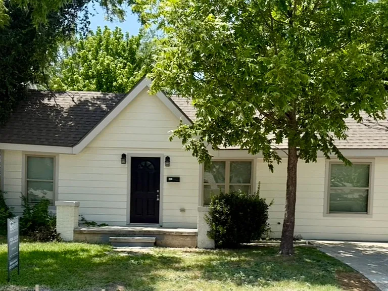 2816 Gordon Ave — Photo 1