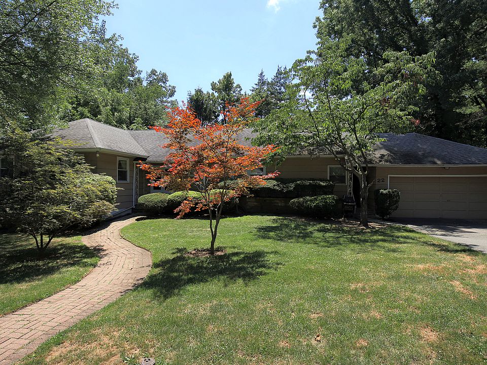 1st image of 22 Hart Dr N