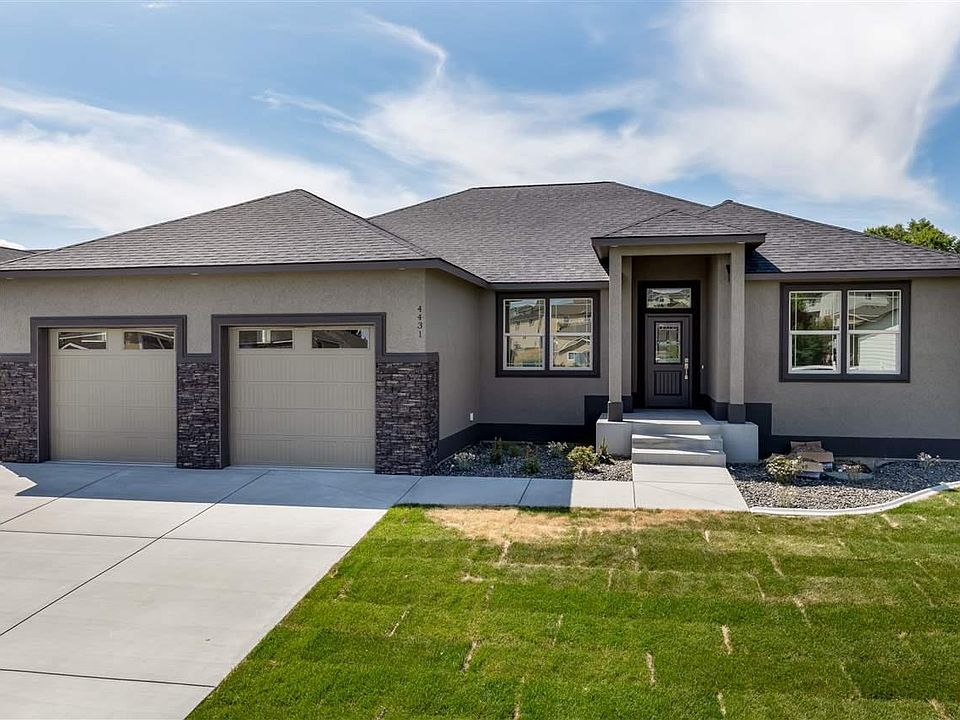 1st image of 4431 Rosencrans Dr