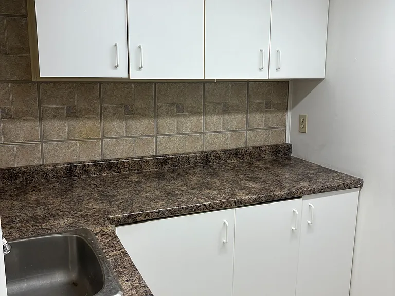 76 Rockport Cres #BASEMENT — Photo 8