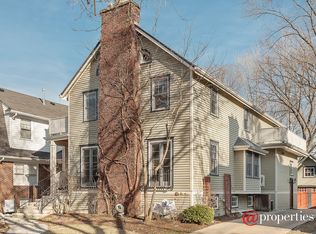 208 Golf Ter, Wilmette, IL 60091
