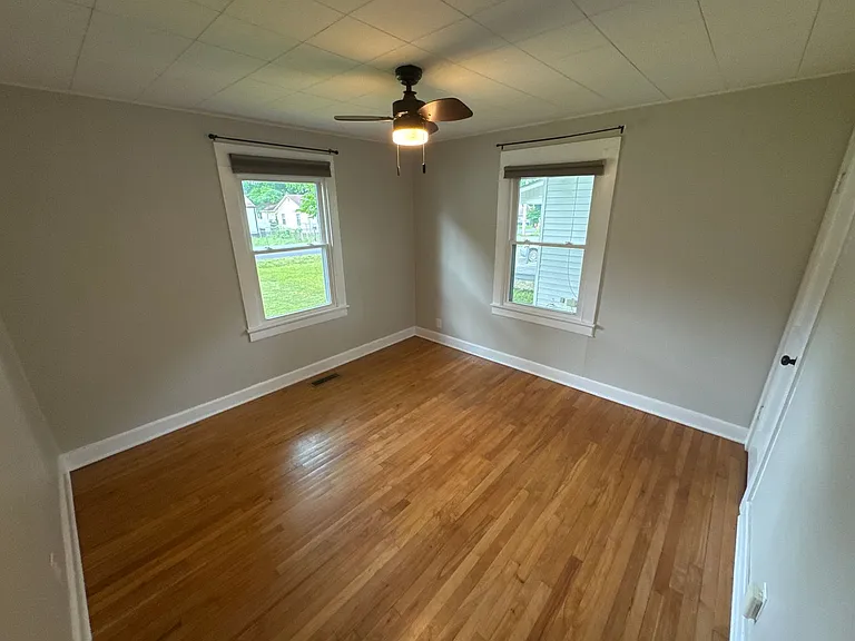 321 Hickory St — Photo 10