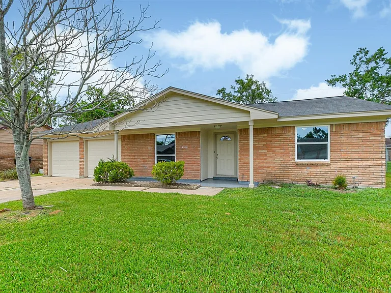 4314 Woodmont Dr — Photo 1