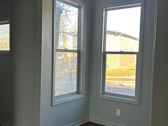 4th image of 4411 Davenport St